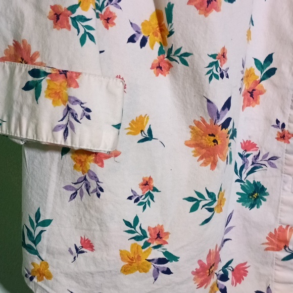 Kohl's Croft & Barrow, size 1x, white with purple, orange and green flowers - Picture 2 of 4